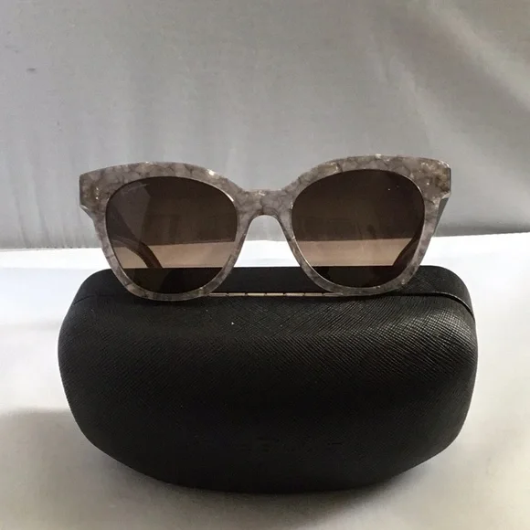 SALVATORE FERRAGAMO CAT EYE LADIES SUNGLASSES.